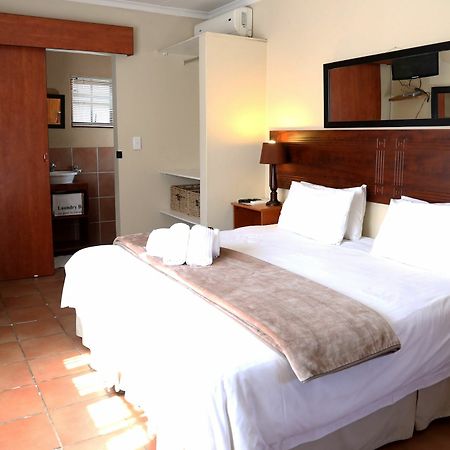Morulana Guest House Kempton Park Buitenkant foto