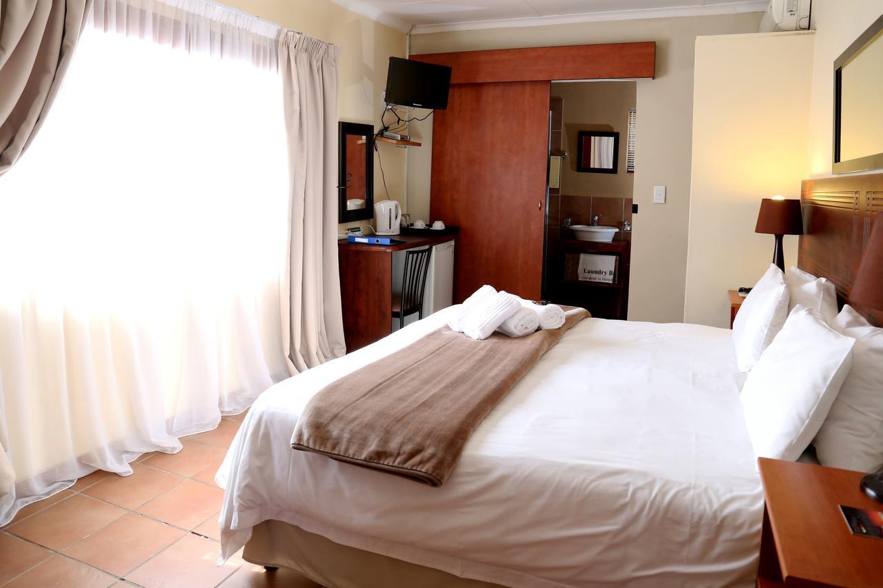 Morulana Guest House Kempton Park Buitenkant foto