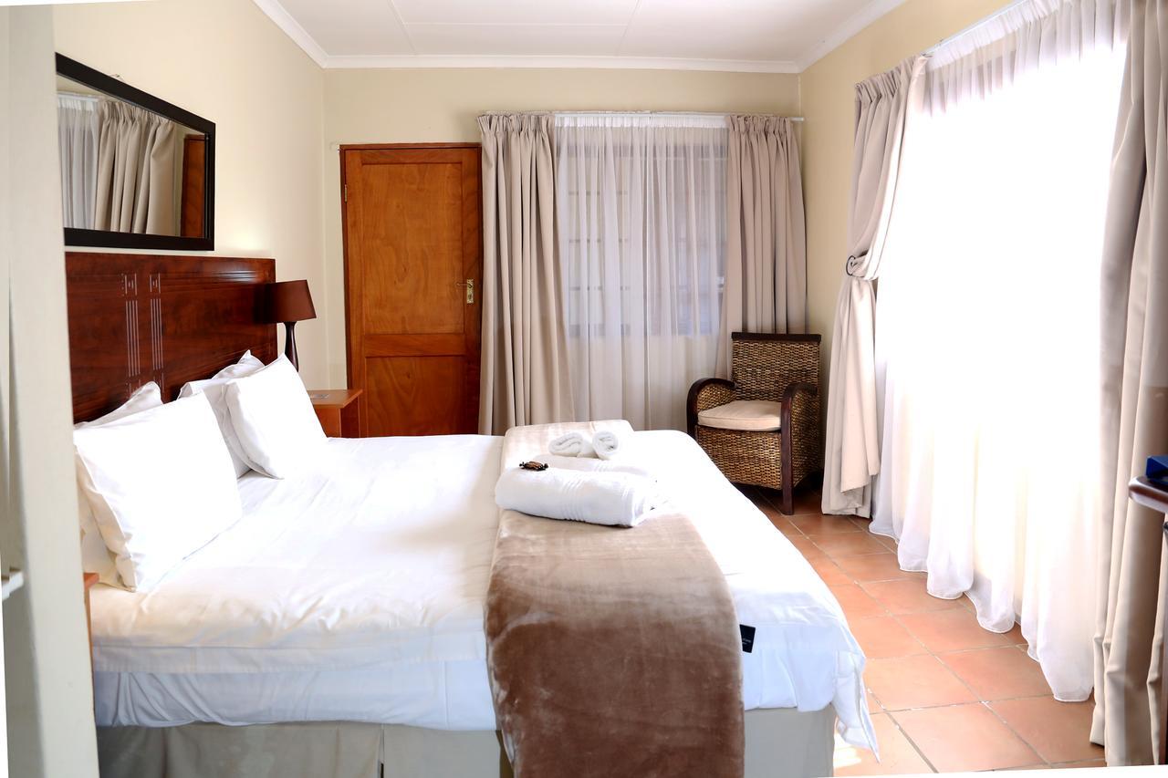 Morulana Guest House Kempton Park Buitenkant foto