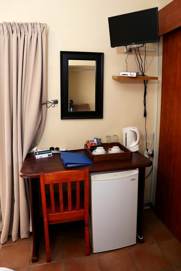 Morulana Guest House Kempton Park Buitenkant foto
