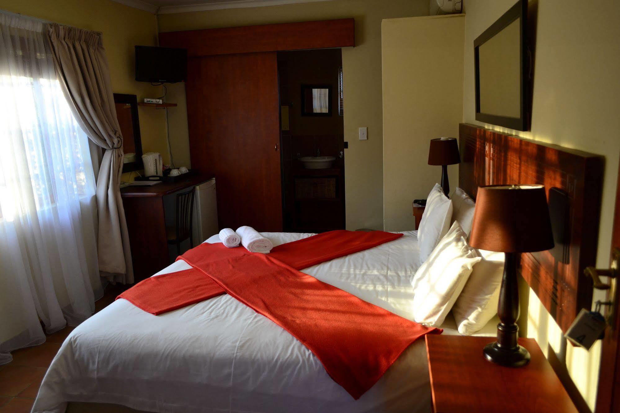Morulana Guest House Kempton Park Buitenkant foto