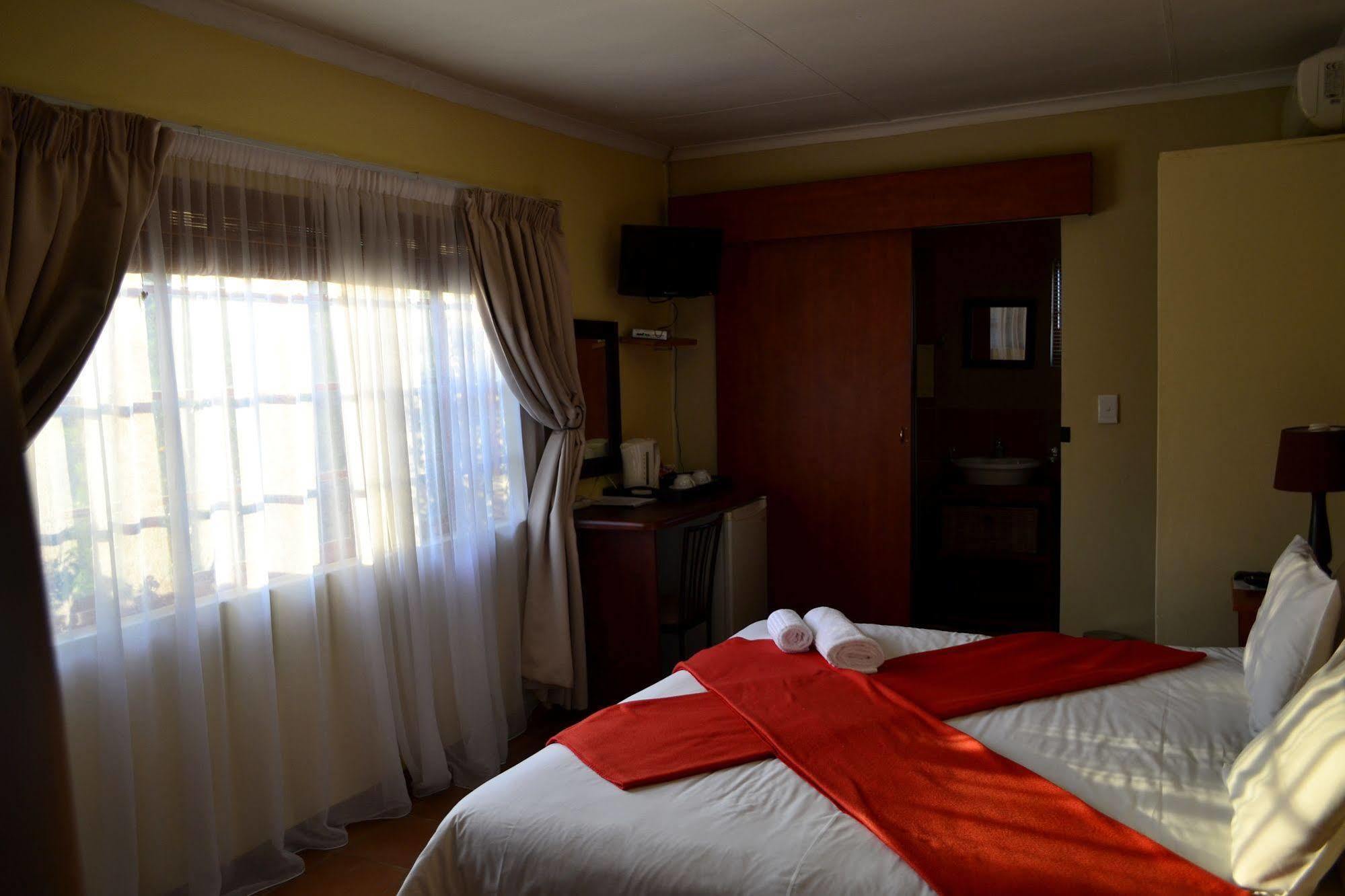 Morulana Guest House Kempton Park Buitenkant foto